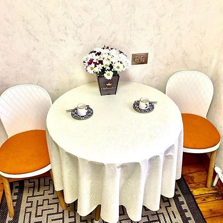 Просторная 3 Комнатная Квартира На Арбате Apartman Almati Kültér fotó