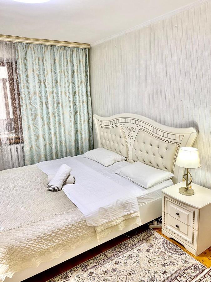 Просторная 3 Комнатная Квартира На Арбате Apartman Almati Kültér fotó