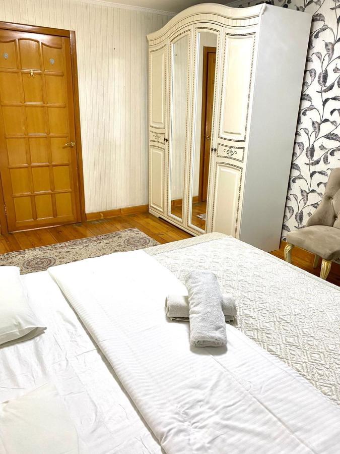 Просторная 3 Комнатная Квартира На Арбате Apartman Almati Kültér fotó