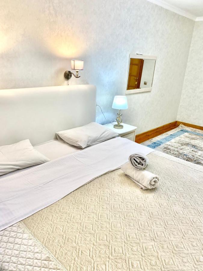 Просторная 3 Комнатная Квартира На Арбате Apartman Almati Kültér fotó