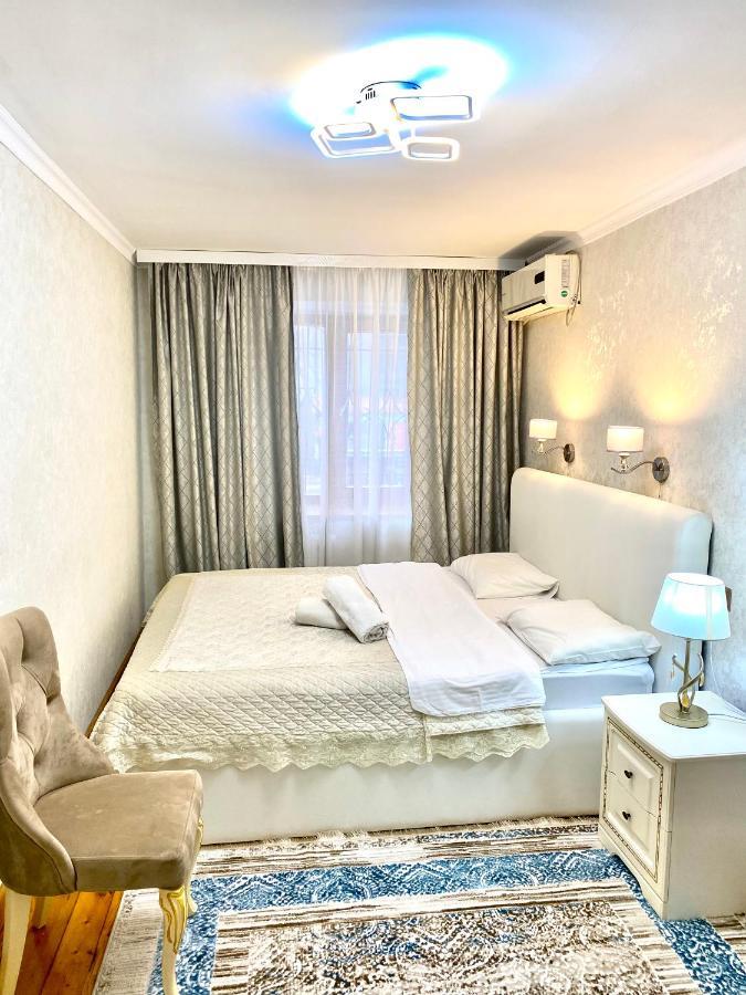 Просторная 3 Комнатная Квартира На Арбате Apartman Almati Kültér fotó
